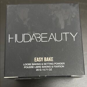 HUDA BEAUTY Easy Bake Loose Setting Powder - Cupcake